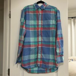 Southern Tide classic fit button down. Size medium.
